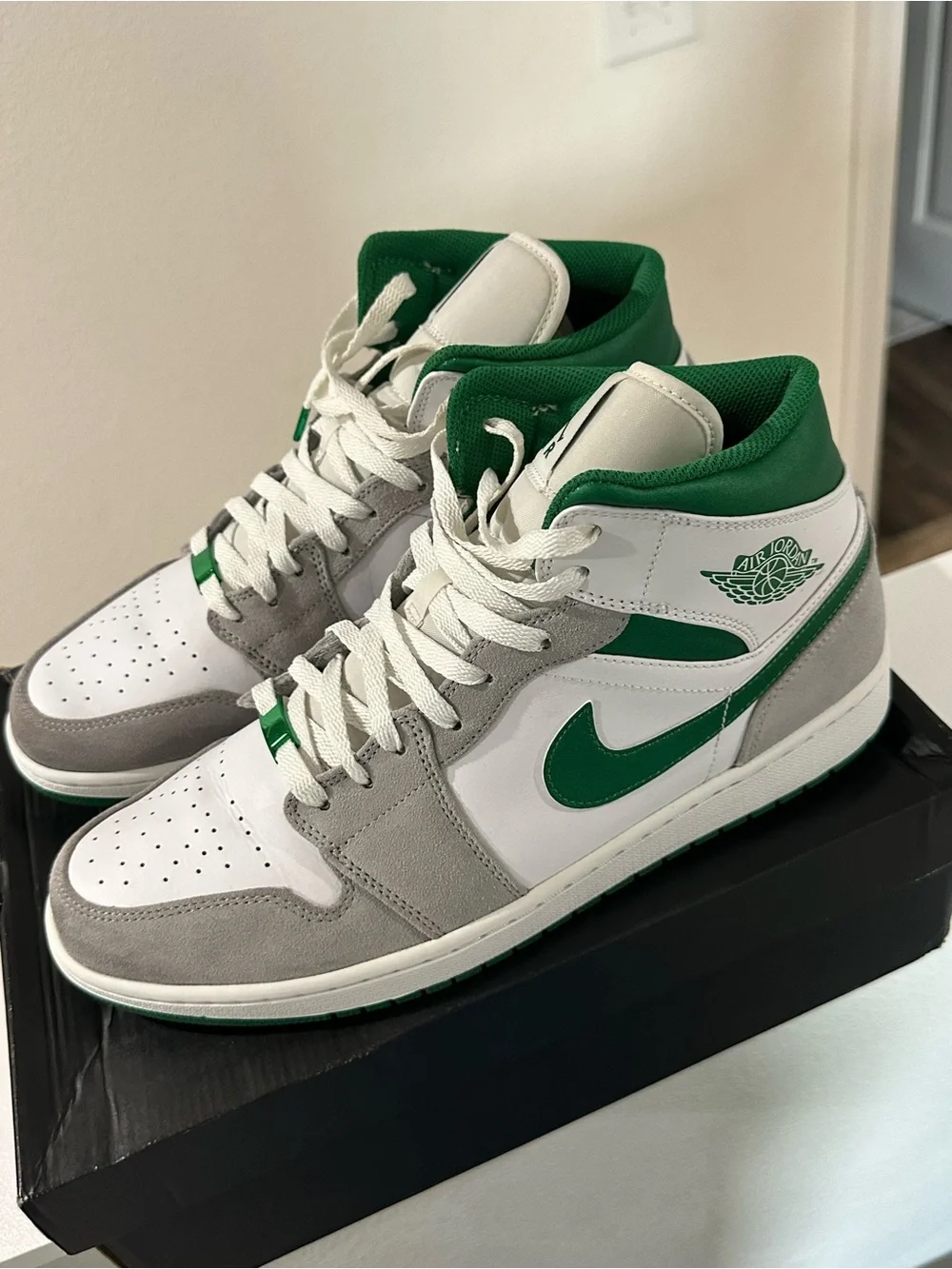 Air Jordan 1 Mid SE - Pine Green